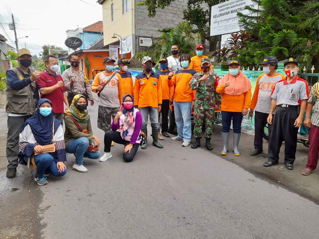Giat Kerja Bakti dan Pencegahan Covid-19 di Kelurahan Mantrijeron