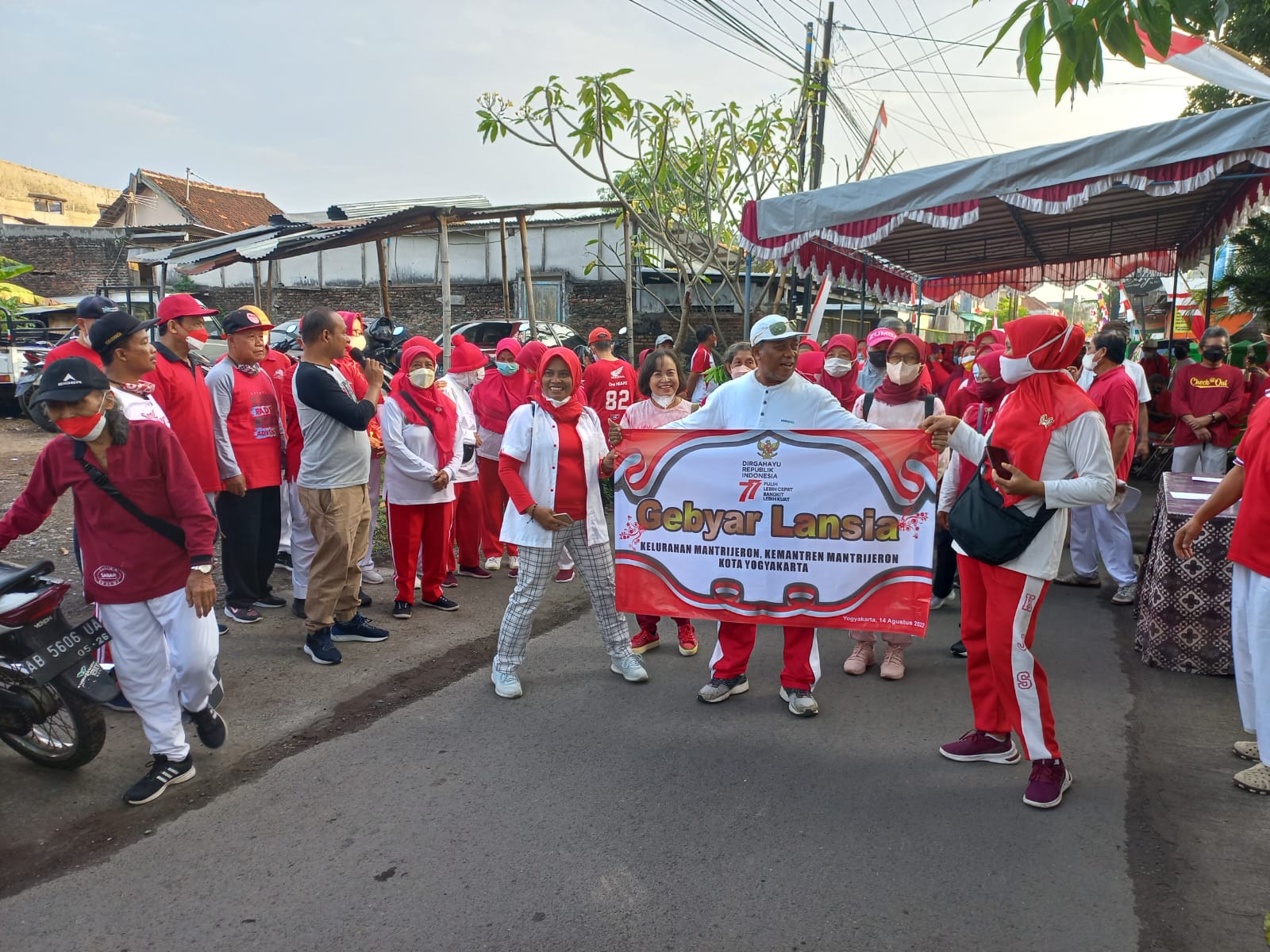 Nuasa Merah Putih Semarakan Gebyar Lansia di Kelurahan Mantrijeron